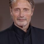Mads Mikkelsen Portada