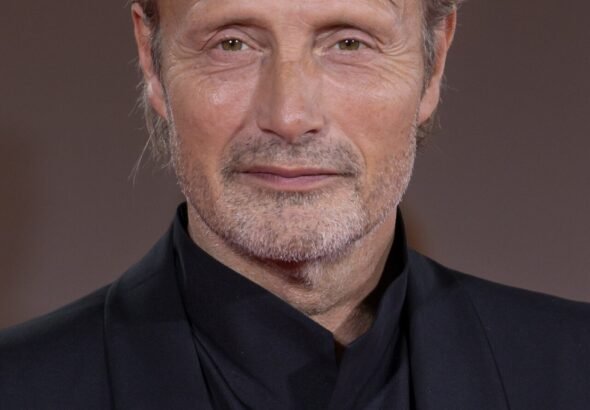 Mads Mikkelsen Portada